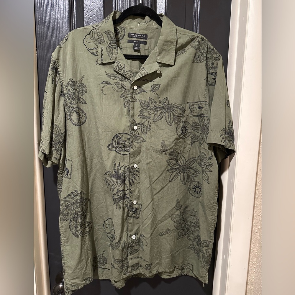 Banana Republic Organic Cotton button down, olive green & black, men’s XL. EUC